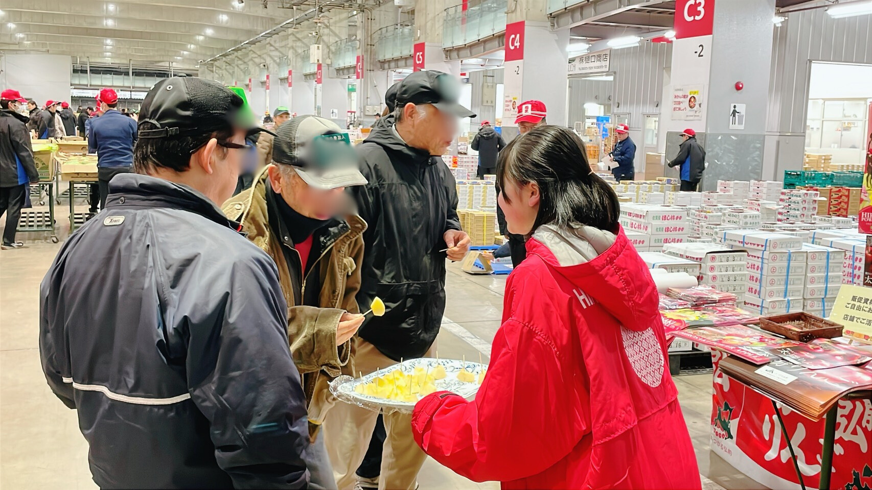 弘前りんご「サンふじ」試食宣伝｜お知らせ｜福岡大同青果株式会社